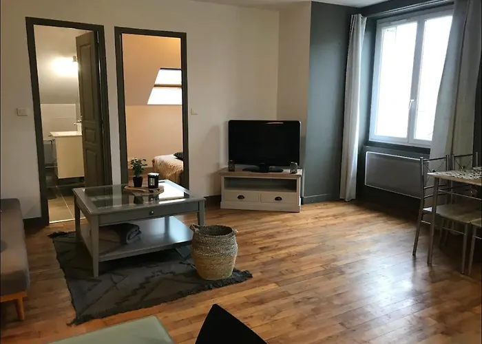 Logement A Brive, Proche Centre-Ville Et Gare, Avec Climatisation - Internet Fibre - Stationnements Gratuit