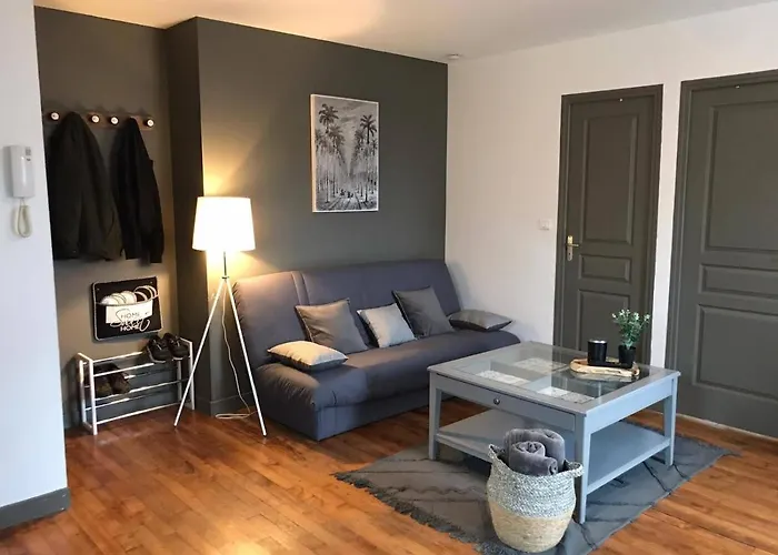 Logement A Brive, Proche Centre-Ville Et Gare, Avec Climatisation - Internet Fibre - Stationnements Gratuit